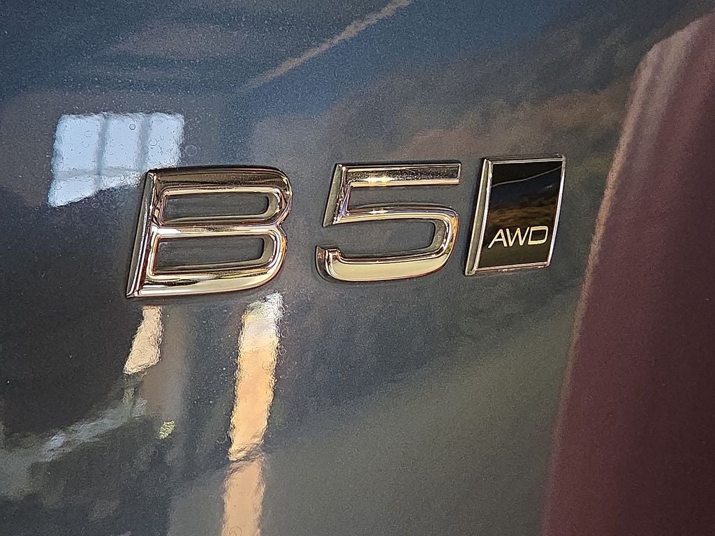 2025 Volvo XC90 B5 Plus