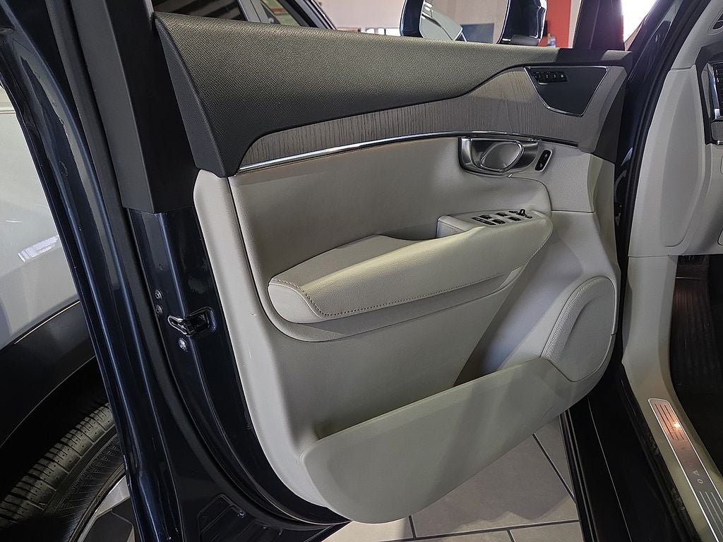 2025 Volvo XC90 B5 Plus