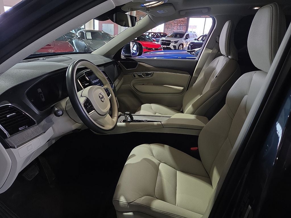 2025 Volvo XC90 B5 Plus