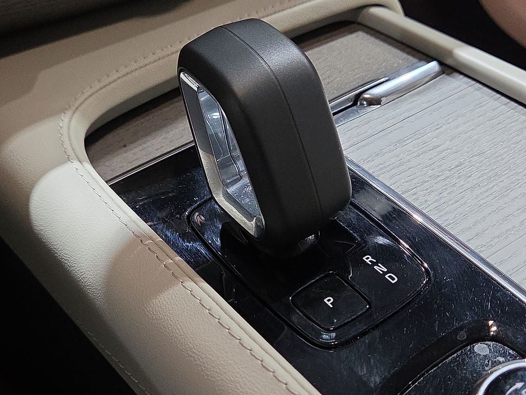 2025 Volvo XC90 B5 Plus